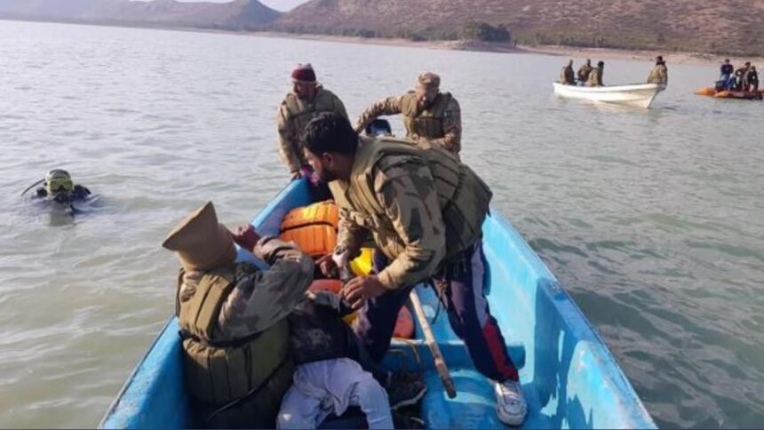 Pakistan: Boat capsizes in Indus river, 15 people drown - India TV Hindi