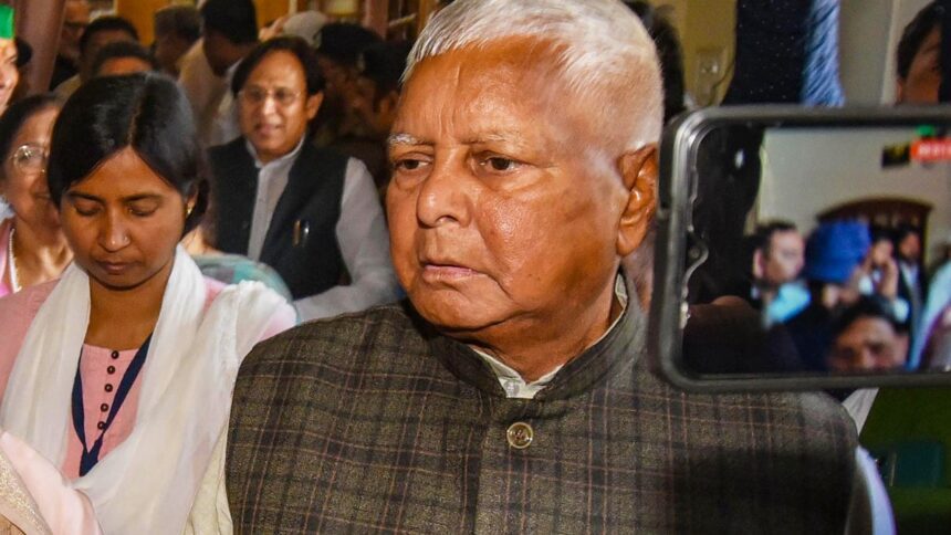 RJD chief Lalu Prasad's troubles increase, court issues arrest warrant - India TV Hindi