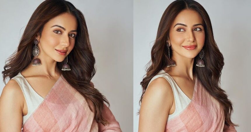 Rakul Preet Singh showed her desi avatar, looked very beautiful in pink saree, can't take eyes off the pictures