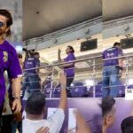 Shahrukh Khan himself was seen picking up each fallen flag of KKR, the video will touch your heart - India TV Hindi