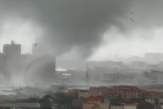 Tornado in China: Tornado erupts in China, many buildings razed to the ground, 5 dead so far - India TV Hindi