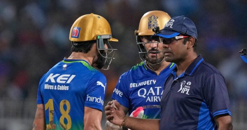 Video: Umpire stopped Kohli near the boundary, argument broke out, Rinku Singh also...