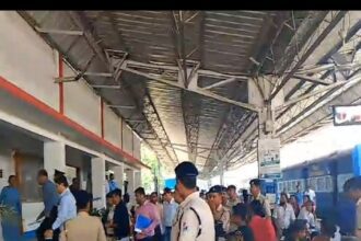 When the officers reached this railway station in Bihar, suddenly there was a rush, when they found out the reason, people started cheering, dream will come true.