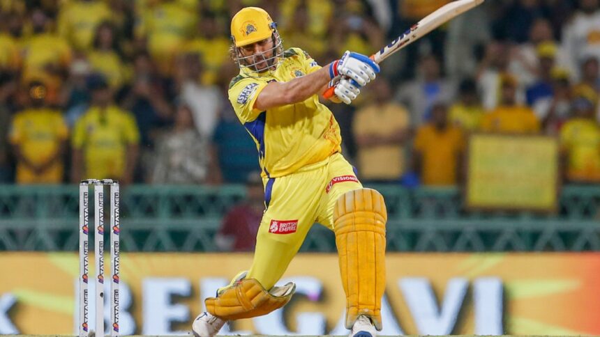 Why is MS Dhoni not coming to bat first, CSK head coach made a shocking revelation - India TV Hindi