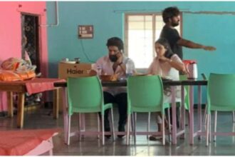 Allu Arjun, owner of crores, ate food in a dhaba with his wife, fans went crazy after seeing the simplicity - India TV Hindi