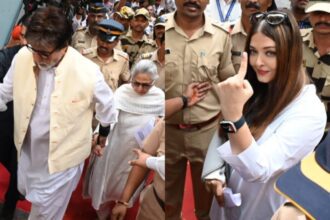 Amitabh Bachchan reached Jamnabai booth with family, Aishwarya Rai was seen flaunting her inked finger in front of the camera - India TV Hindi