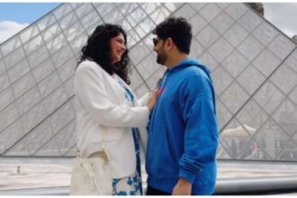 Arjun Kapoor's sister Anshula was seen getting romantic with her boyfriend in Paris - India TV Hindi