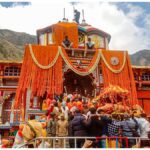 Badrinath Dham's doors opened, temple decorated with 15 quintals of flowers, get registered like this - India TV Hindi