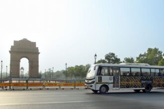 Book a seat on a bus on your favorite route through Uber App, you will get 'live location' and route information - India TV Hindi