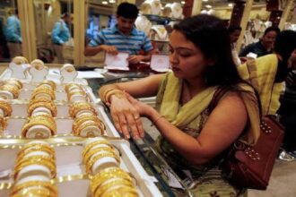 Buying gold on Akshaya Tritiya is a profitable deal, gold becomes expensive by thousands in a year - India TV Hindi