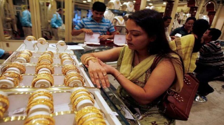 Buying gold on Akshaya Tritiya is a profitable deal, gold becomes expensive by thousands in a year - India TV Hindi