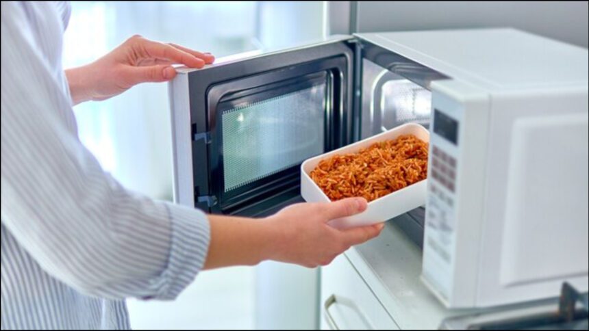 Do not reheat these things in the microwave even by mistake, they become poison for the body - India TV Hindi