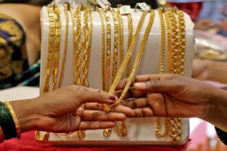 Gold and silver prices fell in Delhi, know the price of gold per 10 grams here - India TV Hindi