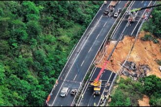 Highway collapsed due to heavy rain in China, 23 vehicles fell into pit, 36 died - India TV Hindi