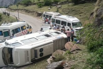 Horrific accident in Uttarakhand: Travelers of Gujarat devotees going to Gangotri Dham overturned - India TV Hindi