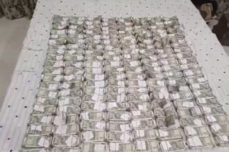 Kuber's treasure found from executive engineer's house in Guwahati, officials were surprised to see the bundle of notes - India TV Hindi