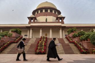 'Lawyers should be exempted from wearing black coats in summer', petition filed in Supreme Court - India TV Hindi