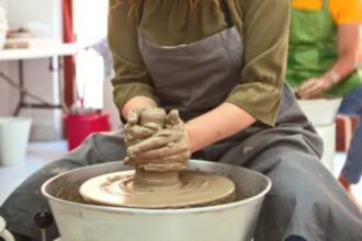 Pottery is beneficial in taking out the whirlpool of stress and anxiety, know how clay will give peace to the mind?  - India TV Hindi