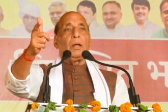 Rajnath took a jibe at Rahul Gandhi, said- What should we say to him who gives up the fight midway - India TV Hindi