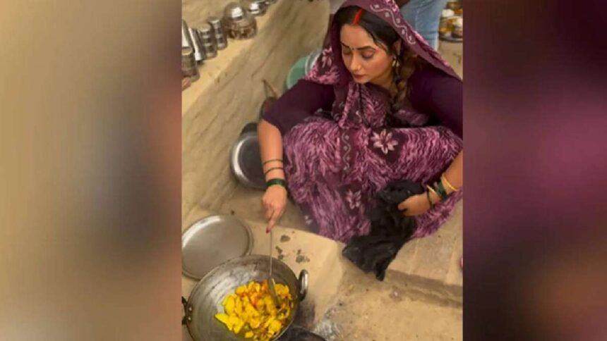 Rani Chatterjee was seen cooking food on the stove with pallu on her head - India TV Hindi