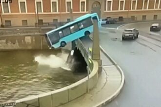Russia: Bus falls into river after breaking railing of bridge, see VIDEO - India TV Hindi