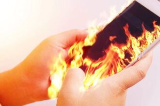 Smartphone can explode like a bomb due to overheating in summer, follow these tips to avoid it - India TV Hindi