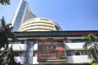 Stock market boomed on the first trading day of May, Sensex rose 128 points, BPCL stock rose tremendously - India TV Hindi