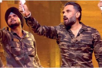 Sunil Shetty became a soldier and danced on the song 'Sandesh Aate Hain', video going viral - India TV Hindi