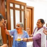 VIDEO: Mother performed aarti by applying tilak, how Kejriwal was welcomed as soon as he returned home