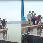 Video: Devotee trapped in deep waters of Ganga, death was visible in front of him!  See how life was saved - India TV Hindi