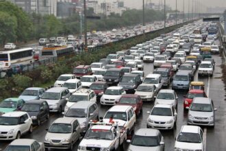 Wholesale sales of passenger vehicles increased to 3,35,629 units in April, SIAM report - India TV Hindi
