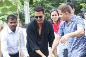 Akshay Kumar's unique initiative in memory of his parents, planted 200 trees in collaboration with BMC, said- 'For the sake of love...'
