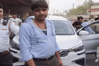 Drunk Driver Drove Away The Car, Policeman's Life Barely Saved: When asked for the vehicle papers, the drunk driver drove away the car, the policeman's life was barely saved, watch the video
