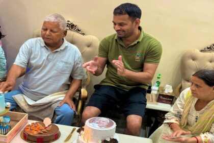Lalu cut a 77 pound cake, celebrated his birthday with family, did you see these 6 PHOTOS?