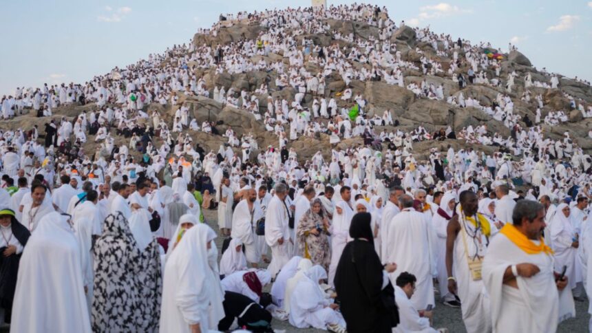 Millions of Muslims from around the world gather at Mount Arafat in Saudi Arabia to perform Hajj in Mecca - India TV Hindi