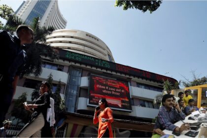 Stock market closed with a decline, IT shares fell, here there was a rise - India TV Hindi