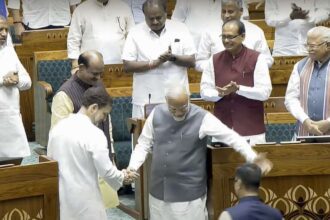 When Rahul Gandhi shook hands with Narendra Modi, this was PM's reaction; watch VIDEO - India TV Hindi