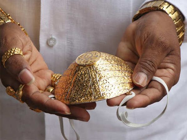 Peculiar: Now 'Bappi Lahiri of Uttar Pradesh' has become a topic of discussion due to his gold mask
