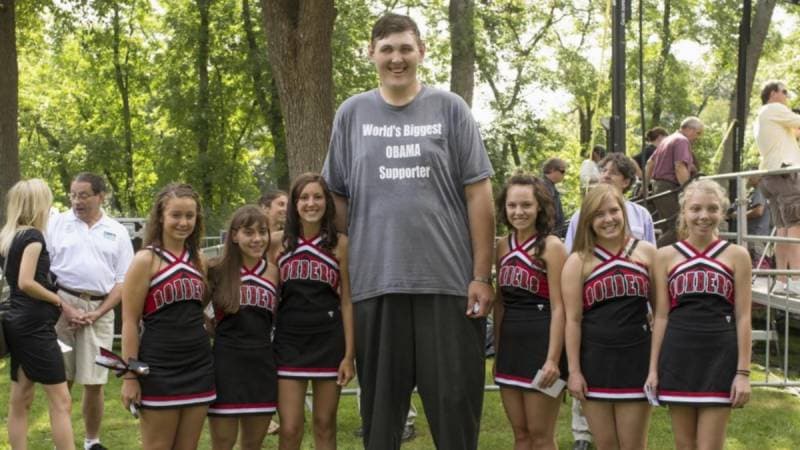 America's tallest person dies at the age of 38