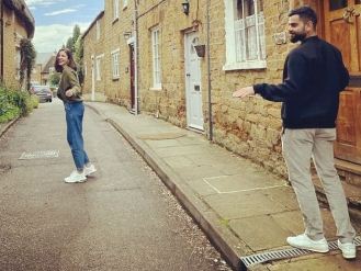 Virat-Anushka seen in the mood for fun, shared many pictures