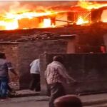 Maharashtra: Man sets fire to his house after an altercation with wife, 10 neighboring houses also burnt to ashes