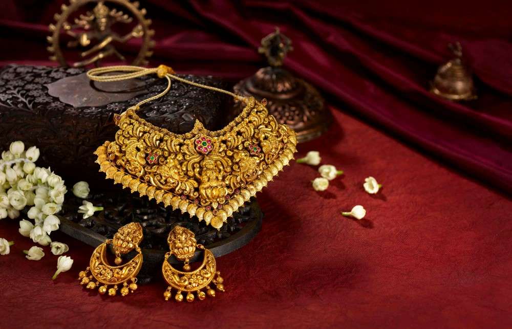 Karwa Chauth 2021: You can also give these unique gifts to your wife on Karwa Chauth
