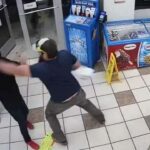 This person caught like a lion at the thieves who came to steal the gun, watch the viral video
