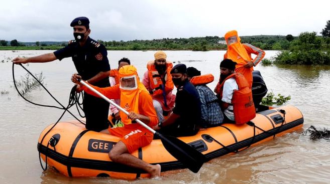 200 villages surrounded by water in MP, 1600 people were rescued