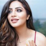 Arshi Khan feels blessed to debut in Bollywood