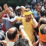 Delh: CM हाउस के बाहर विरोध प्रदर्शन में BJP नेता मनोज तिवारी घायल, अस्पताल में भर्ती