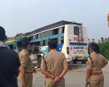 Delhi: Fourteen people including the conductor died in a major road accident, a collision between a bus and a truck going to Bahraich.