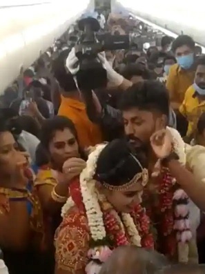 Due to the lockdown, it was difficult on the ground, so they got married in the air