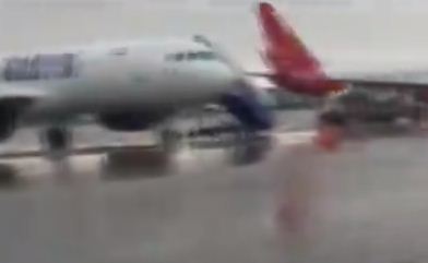 For the first time in 11 years, the rain in Delhi crossed 1000 mm, the airport was submerged in water.