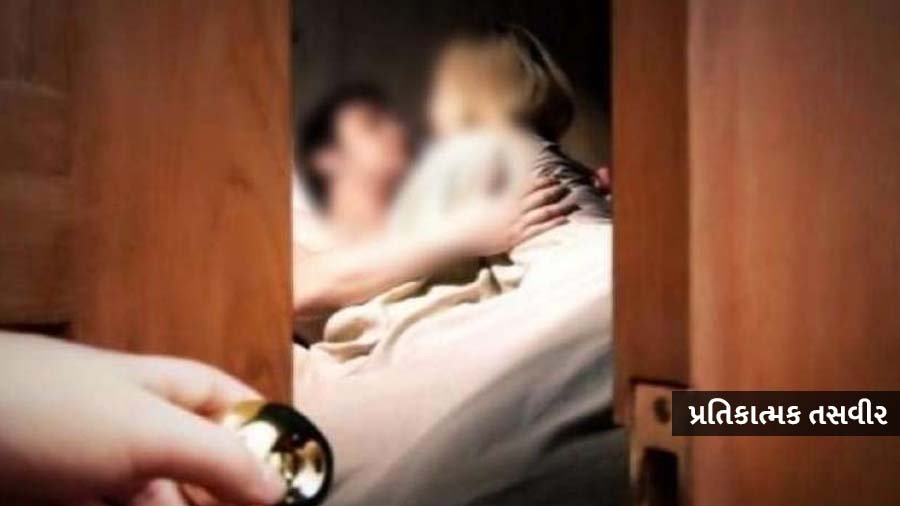 Illegal relationship: husband went out to defecate at night, wife called lover home, then this happened